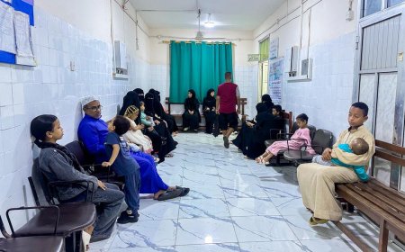 تدشين المخيم الطبي المجاني في مجمع القطيع الصحي بمديرية صيرة