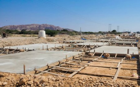 تدشين المرحلة الأولى لصب البلاطات الخرسانية في مشروع جسر وادي دفيقة بالشحر