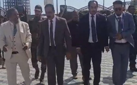 وزيري الاشغال والشباب والرياضة يطلعان على سير العمل بمشروع مدينة الخليج العربي ويشيدا بالنهضة العمرانية ونسبة الانجاز