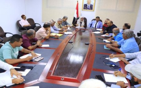 وكيل نيابة الصناعة والتجارة تترأس اجتماعًا بعدن لمناقشة تفعيل الدور الرقابي وتعزيز كفاءة الضبط القضائي