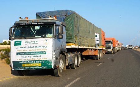 بدعم سعودي ورعاية المحافظ عبدالرحمن شيخ.. استمرار توزيع 17100 سلة غذائية لمنتسبي التربية والتعليم بالعاصمة عدن