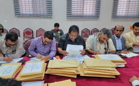 خلال مشاركته في اجتماع لجنة فتح المظاريف.. مدير عام رضوم يثمن جهود قيادة المحافظة ممثلة بالمحافظ ابن الوزير