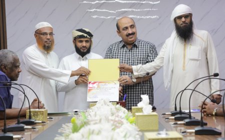 مدير تربية ساحل حضرموت يكرم عدداً من الحفاظ المجازين في  القرآن الكريم للعام الدراسي 2026/2025