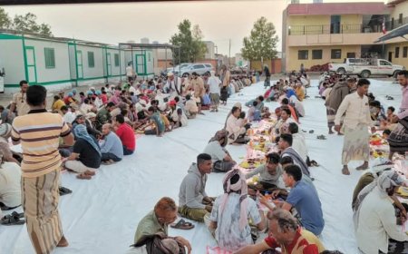 تعز.الخلية الإنسانية تدعم،،،موائد الخير تجمع أبناء الزهاري على مائدة التلاحم والتراحم