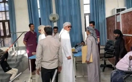 وكيل محافظة المهرة لشؤون العلاقات العامة وضابط الشؤون المدنية بالجانب السعودي يزوران جمعية المعاقين حركياً