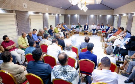 المحافظ عبدالرحمن شيخ وقيادة السلطة المحلية يشاركون في الأمسية الرمضانية التي أقامها رئيس الوزراء