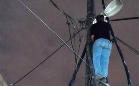 بتوجيهات مدير عام خورمكسر.. حملة واسعة لصيانة الإنارة وتركيب كشافات LED في عدد من أحياء المديرية