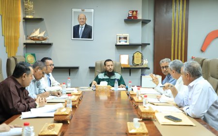 برئاسة المحافظ شيخ.. مجلس إدارة صندوق النظافة والتحسين بعدن يناقش خطة استقبال عيد الفطر والتقرير المالي ومناقصة توريد معدات وآليات جديدة