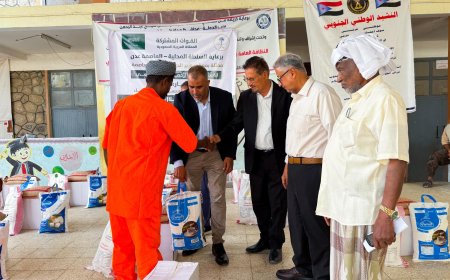 برعاية محافظ عدن شيخ وبدعم سعودي.. مؤسسة ماء السماء تدشن توزيع 4589 سلة غذائية لعمال النظافة