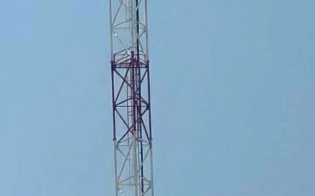 أبراج “يمن موبايل” في دوعن.. هياكل قائمة وخدمة غائبة وغضب شعبي يتصاعد من عبث التأخير