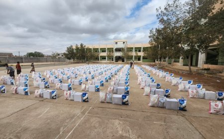 مبادرة الاعلامي العبيدي تختتم توزيع السلة الرمضانية للأسر المحتاجة في عدن ولحج بدعم القوات المشتركة