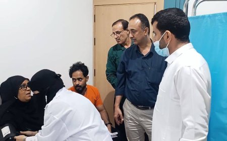 مدير عام مكتب صحة عدن يختتم المخيم الطبي المجاني لأمراض القلب والسكري وضغط الدم في مركز عدن التشخيصي