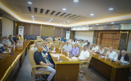 المحافظ شيخ يعقد اللقاء الموسع لأبناء عدن وممثلي اللجان المجتمعية ومنظمات المجتمع والشخصيات الاجتماعية والأكاديمية