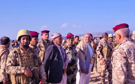 وكيلا محافظة تعز يتفقدان المرابطين في مواقع اللواء 35 مدرع