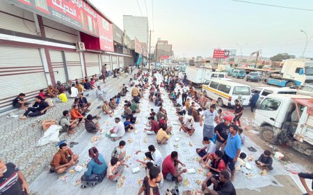 عدن.. أبناء منطقة اللحوم بمديرية دار سعد ينظمون مأدبة إفطار جماعي