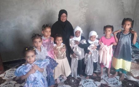 مؤسسة دار الأمير توزع ملابس على الأسر الأشد فقرًا في أبين بدعم من اتحاد الجمعيات والمؤسسات