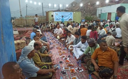 برعاية قيادة مؤسسة موانئ البحر العربي.. نقابة موظفي المؤسسة تقيم مأدبة إفطار جماعي بميناء المكلا