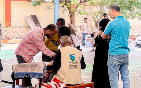 بدعم سعودي.. تدشين توزيع السلال الغذائية لموظفي السلطة المحلية بمديرية صيرة بعدن