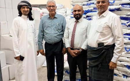 تدشين توزيع السلة الغذائية لموظفي مستشفى الجمهورية بعدن
