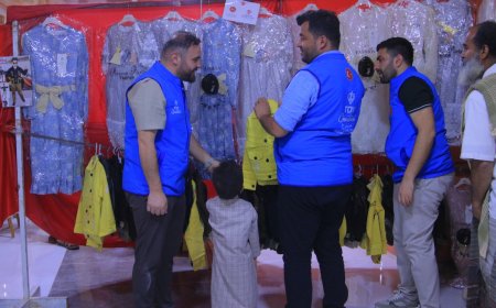 بمشاركة فريق وقف الديانة.. البادية تنفذ مشروعي السلة الغذائية وكسوة العيد بحضرموت