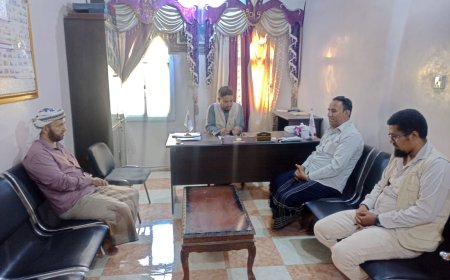 مدير تربية دوعن يزور مؤسسة وادي دوعن للتنمية تقديرًا لإسهاماتها في دعم قطاع التعليم بالمديرية