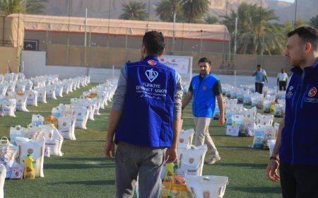 حضرموت: مؤسسة البادية ترسم البسمة على وجوه الأسر والأطفال بتوزيعها 500 سلة غذائية و300 كسوة عيد