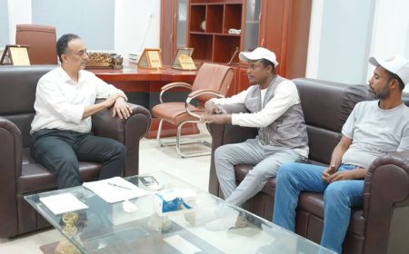 مدير صحة عدن يلتقي مؤسسة الهجرة الخيرية للتنمية ويشيد بأنشطتها الإنسانية في المحافظة 