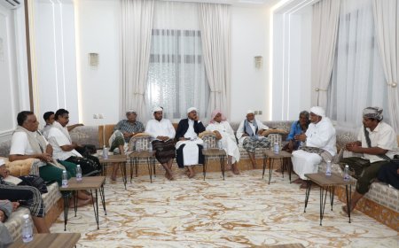 نائب رئيس مؤتمر حضرموت الجامع يزور الشيخ محمد عوض البسيري