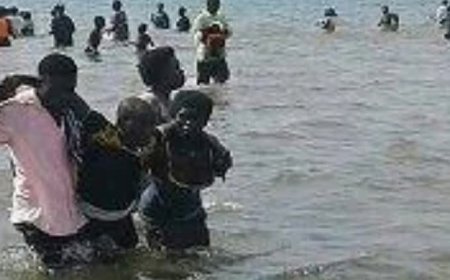 غرق 6 مهاجرين أفارقة وإنقاذ نحو 60 آخرين قبالة سواحل رضوم بمحافظة شبوة