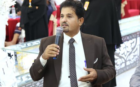 الإعلامي خالد الكابر يهنئ الدكتور باعزب بحصولة على ترقية استاذ مشارك في الإعلام