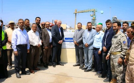 برعاية رئيس الوزراء.. وزير الدولة محافظ العاصمة عدن ووزير الزراعة والري والثروة السمكية يدشنان مشروع إعادة تأهيل رصيف الإنزال السمكي بالمعلا