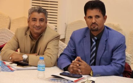 شوبه يبارك للدكتور باعزب بمناسبة حصوله على لقب "أستاذ مشارك" من جامعة عدن