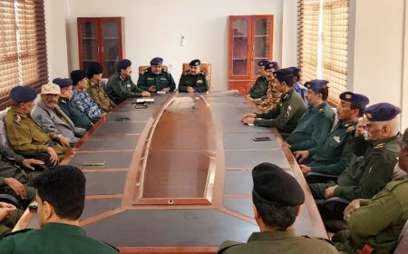 مدير عام شرطة شبوة يترأس اجتماعاً أمنياً لمناقشة الخطط والتحديات الأمنية