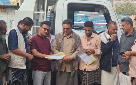 السلطة المحلية بمديرية ردفان تتسلم قلاب نظافة بدعم من منظمة البحث عن أرضية مشتركة