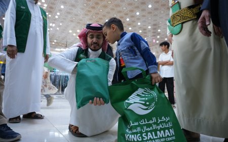 مركز الملك سلمان يدشن مشروع "كسوة فرح" لإدخال البهجة إلى قلوب 3600 طفل من الأيتام والنازحين بمحافظة مأرب