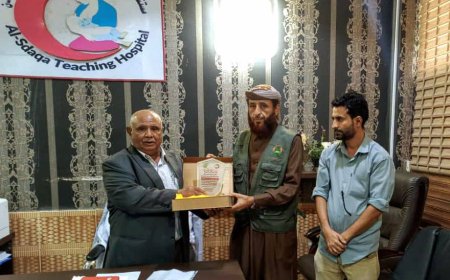 برعاية الشعبي.. مستشفى الصداقة بعدن تكرم إفران عدن الخيرية لجهودهم الخيرية في المستشفى