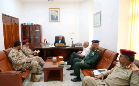 عضو مجلس القيادة الرئاسي محافظ حضرموت يترأس اجتماعاً للجنة الأمنية للوقوف على مستوى تنفيذ المهام الأمنية بالمحافظة