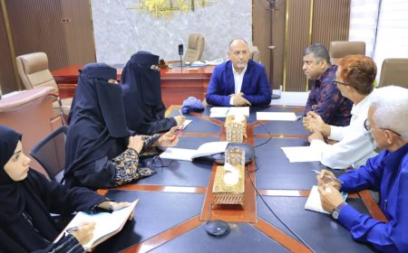 نائب وزير الصناعة يؤكد استقرار الأسواق وتوفر السلع الغذائية ويشدد على تسهيل إجراءات دخول الشحنات