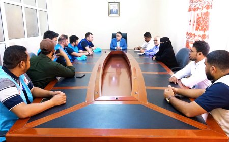 أمين عام محلي أبين الحامد يلتقي الوفد التركي لمناقشة تعزيز تدخلات وقف الديانة التركي التنموية والإغاثية