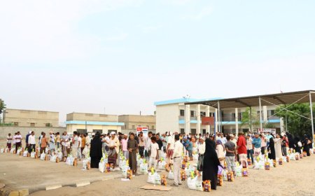 مؤسسة سخاء التنموية توزع سلل غذائية للأسر الأشد احتياجًا في عدن