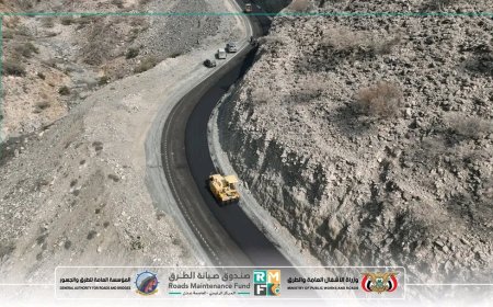 تواصل أعمال سفلتة طريق الشهيد أبو اليمامة ضمن مشروع التدخل الطارئ