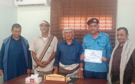 السلطة المحلية بمديرية حبان تكرّم مسؤول شرطة السير سعيد ناصر باحاج تقديراً لجهوده في تنظيم الحركة المرورية