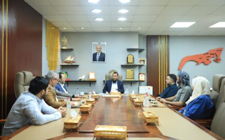 المحافظ شيخ يؤكد عدم السماح بتحصيل أي رسوم غير قانونية ويشدد على التطوير والارتقاء بالمؤتمرات العلمية ومخرجاتها