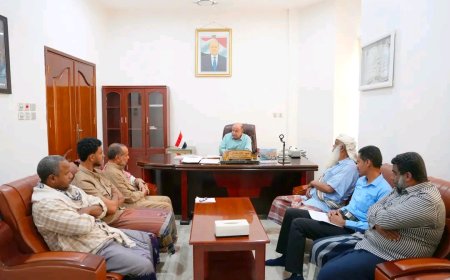 عضو مجلس القيادة محافظ حضرموت يلتقي لجنة ضحايا السجون والمعتقلين ويؤكد أولوية معالجة الملف