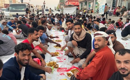 أبناء منطقة اللحوم بمديرية دار سعد يقيمون إفطاراً جماعياً للمرة الثانية خلال شهر رمضان المبارك