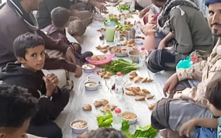 بحضور المستشار عوض عاطف.. أسرة مدرسة الفقيد محمد زين بيافع سرار تقيم مأدبة إفطار جماعي