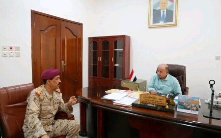 عضو مجلس القيادة محافظ حضرموت يبحث جهود تعزيز الجاهزية الأمنية وانتشار القوات بالمحافظة