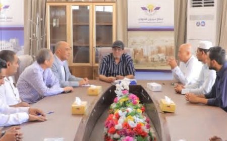 رئيس هيئة الطيران المدني يتفقد سير العمل لمطار سيئون الدولي