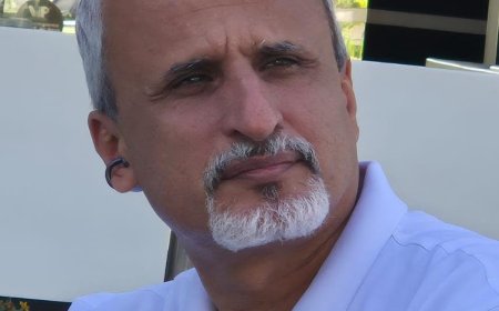 الدكتور سالم الشبحي وكيل وزارة الصحة لقطاع السكان يهنئ كوادر القطاع الصحي الخدمي والتعليمي بحلول عيد الفطر