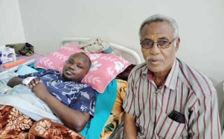 قيادة مكتب مؤتمر حضرموت الجامع بالمكلا تطمئن على صحة الشاب "باعشرة" عقب نجاح عمليته الجراحية